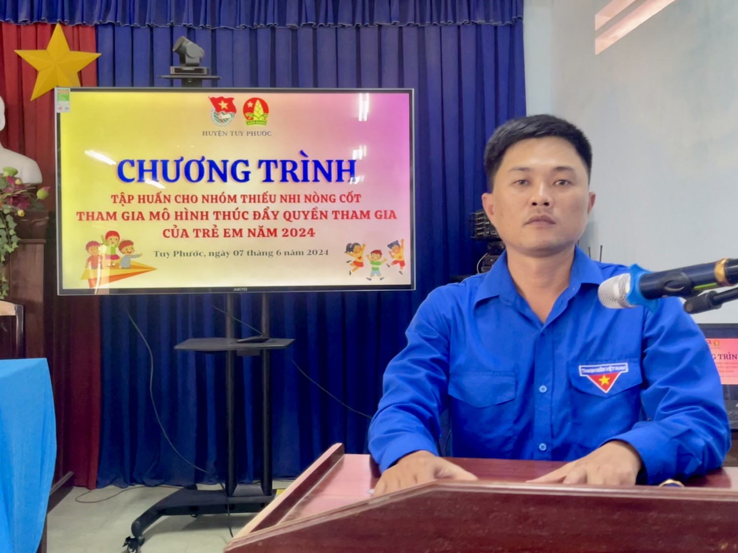 Anh Nguyễn Công Ý phát biểu tại lớp