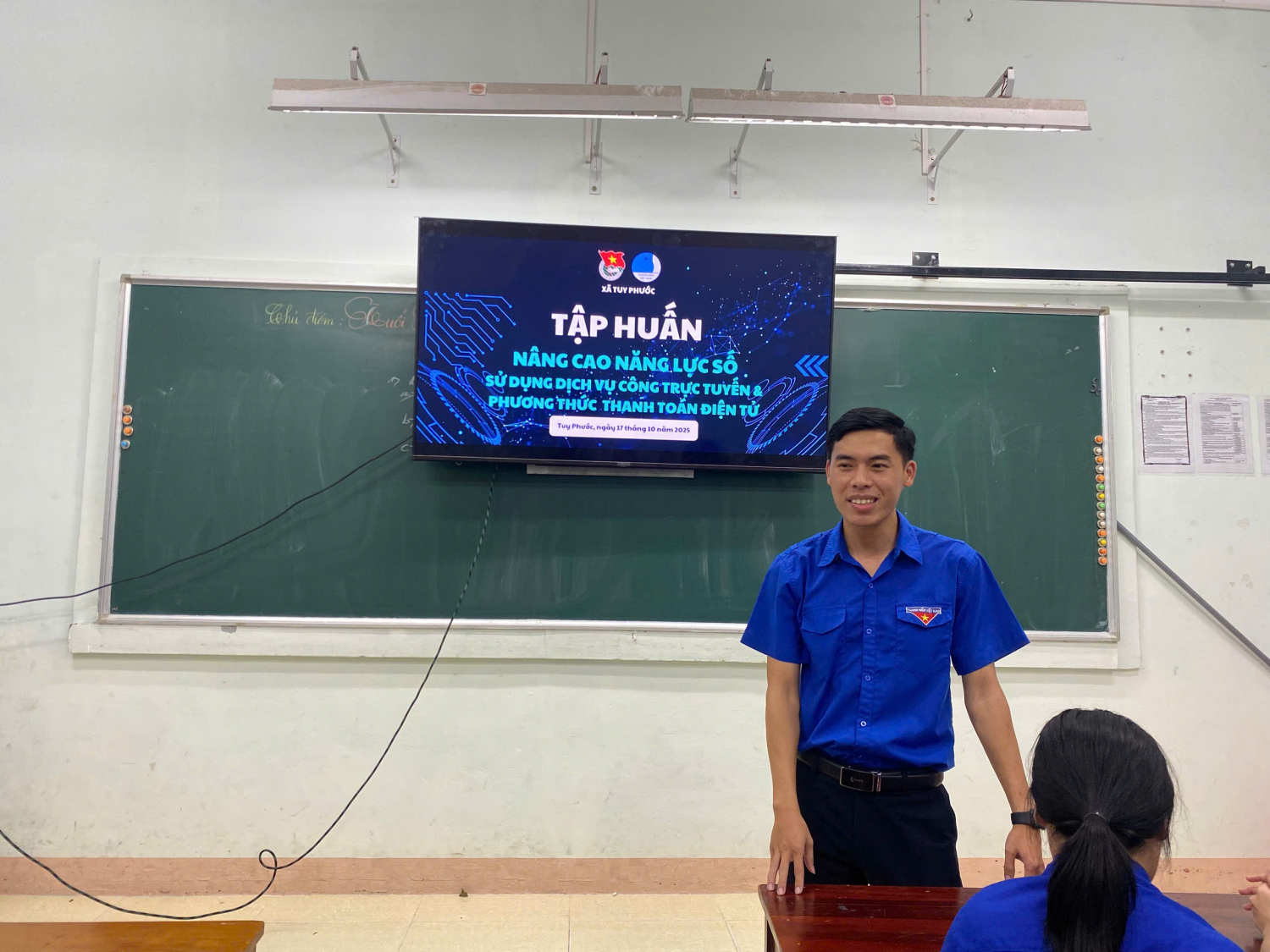 Nâng cao năng lực số, sử dụng dịch vụ công trực tuyến và tài khoản thanh toán điện tử