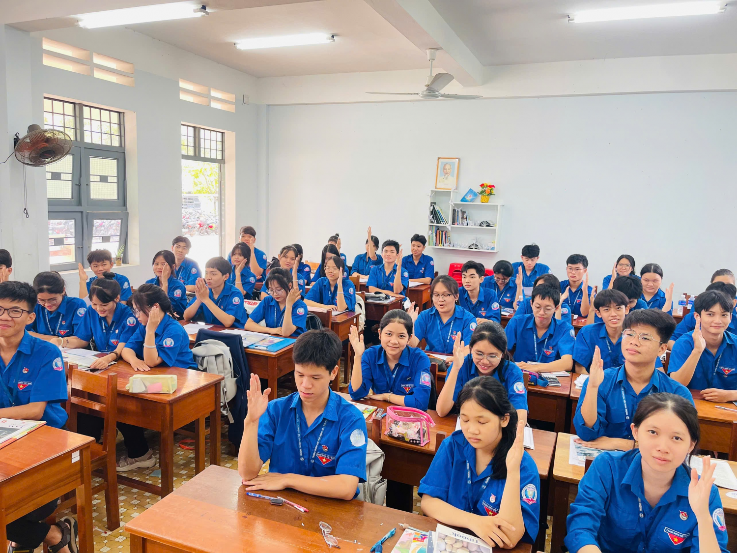 SÔI NỔI BUỔI SINH HOẠT CÂU LẠC BỘ TIẾNG ANH ĐOÀN TRƯỜNG TUY PHƯỚC 1