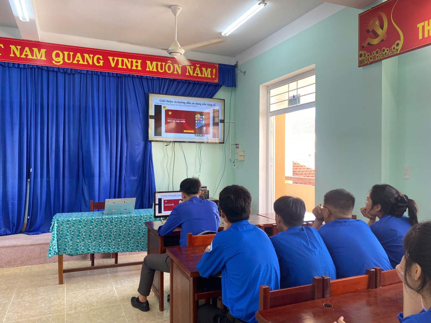 Hướng dẫn đoàn viên thanh niên sử dụng tài khoản dịch vụ công trực tuyến và thanh toán điện tử thông qua ứng dụng VNeid