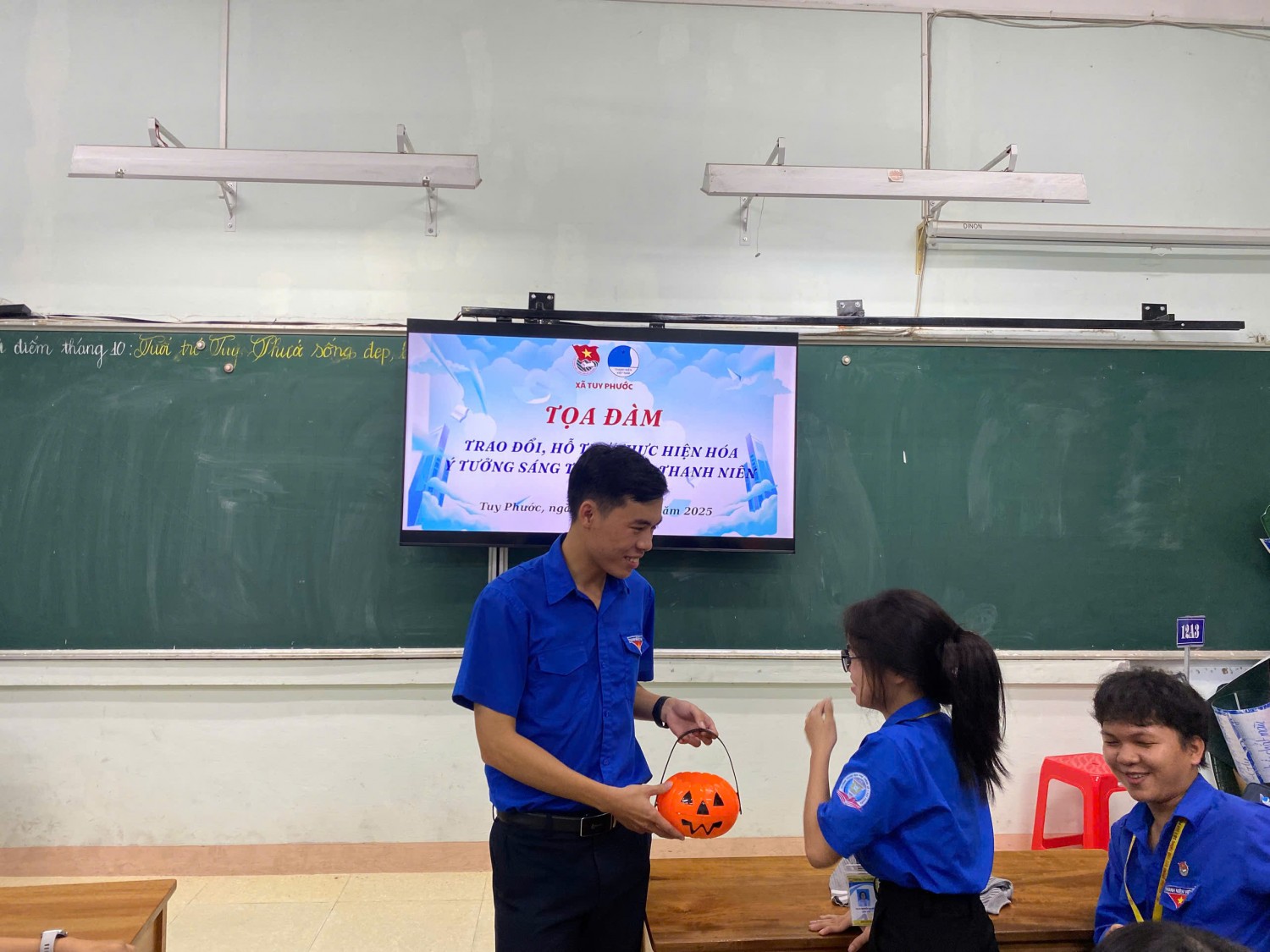 TỌA ĐÀM: TRAO ĐỔI,HỖ TRỢ THỰ HIỆN HÓA Ý TƯỞNG SÁNG TẠO TRONG THANH NIÊN